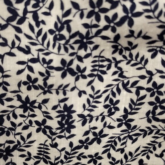 GAP Shirt Womens‎ Small White Blue Floral Sleeveless Pintuck Button Front Top - Picture 3 of 8